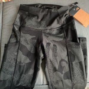 The North Face fitted camo leggings, Sz XXS-XS, NEW $80
